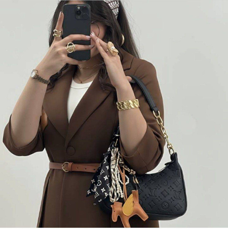 مانتو تکی ارتمیس✅🌹کد 9873جنس مازراتی کار بدون کمربند، نیل