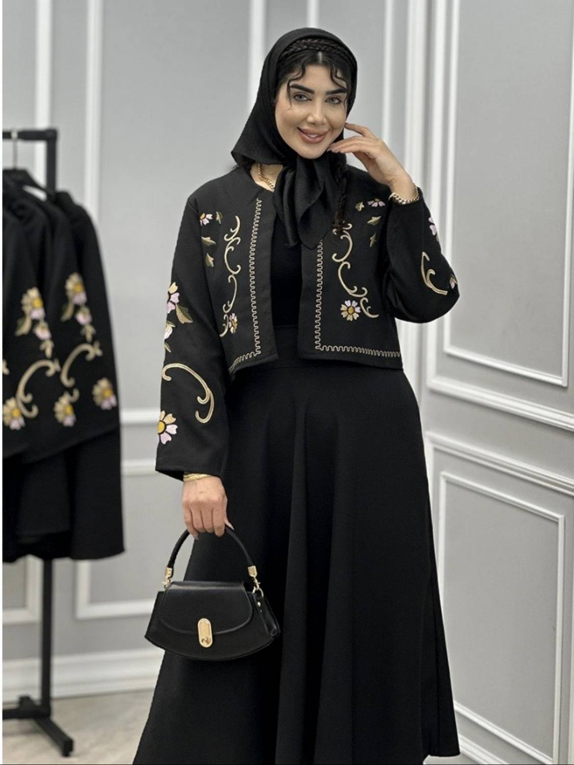 کت و دامن گلدوزی کرپ مازراتی اعلا تنخور عالی وشیک تکرنگ 😍😍کد۱۳۶۵۷ راشین