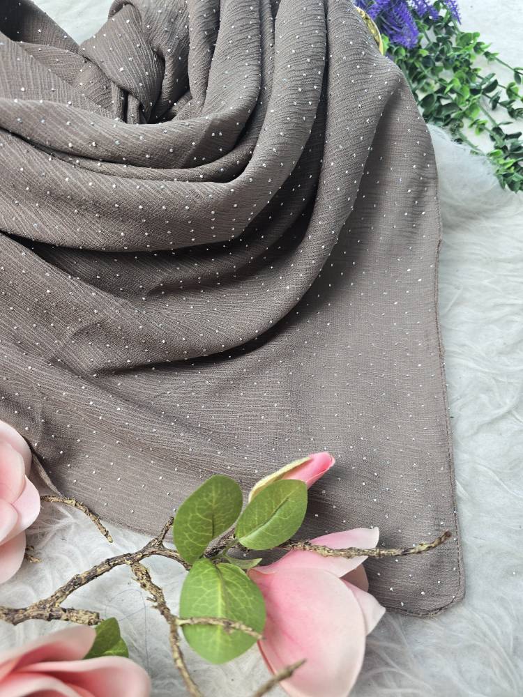 روسری مجلسی حلما زیبا وجذاب کیفیت عالی در رنگ بندی 🎀 🎀 کد ۱۳۷۳۶ ستشو