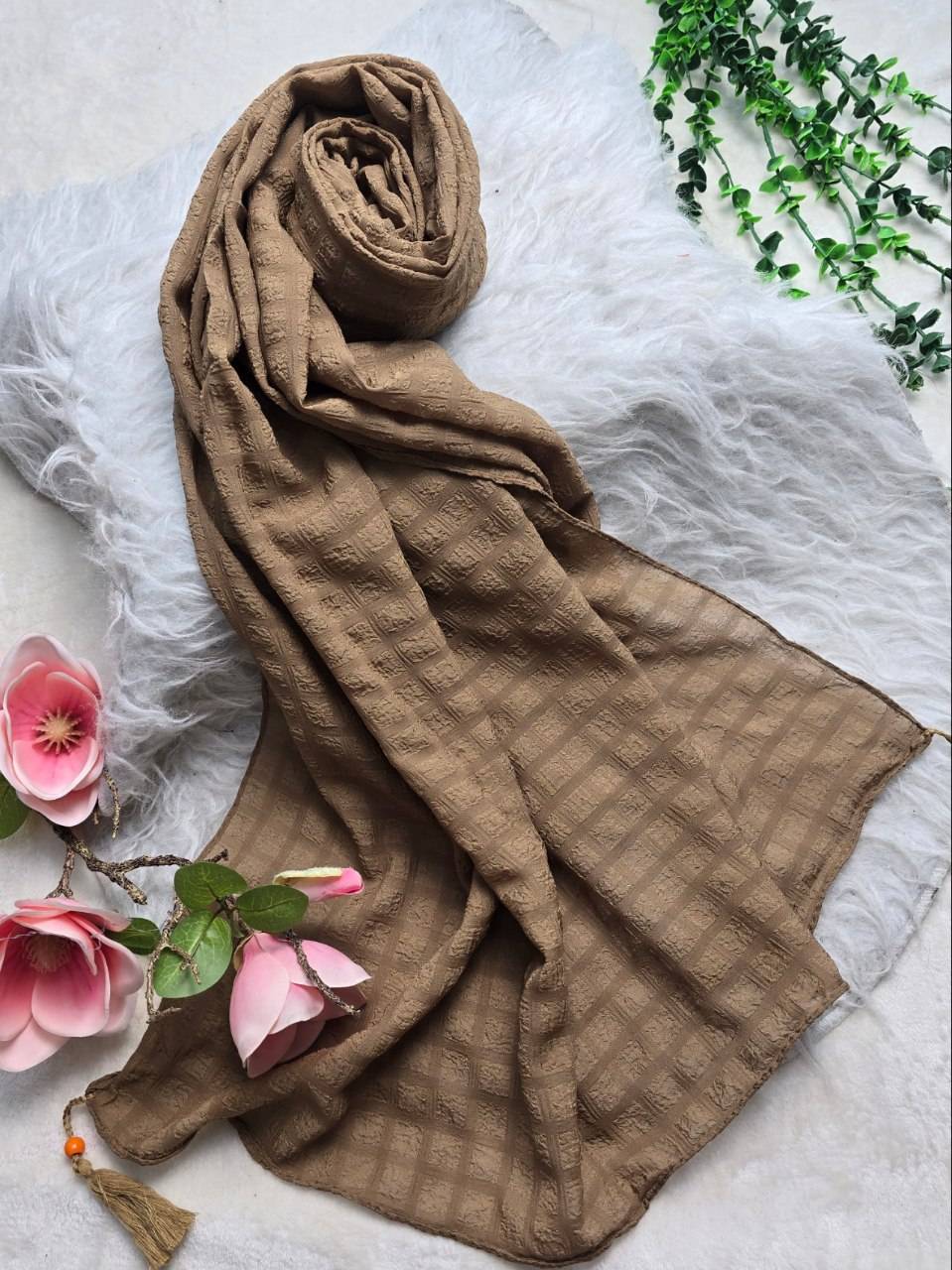 شال مهلقا نخ حریر درجه یک خنک و تابستونی در رنگبندی زیبا 🎀 🎀 کد ۱۳۰۹۵ ستشو