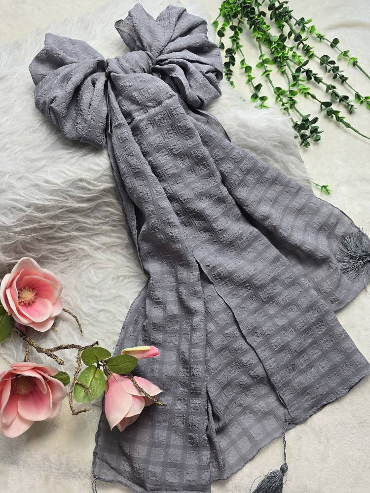شال مهلقا نخ حریر درجه یک خنک و تابستونی در رنگبندی زیبا 🎀 🎀 کد ۱۳۰۹۵ ستشو