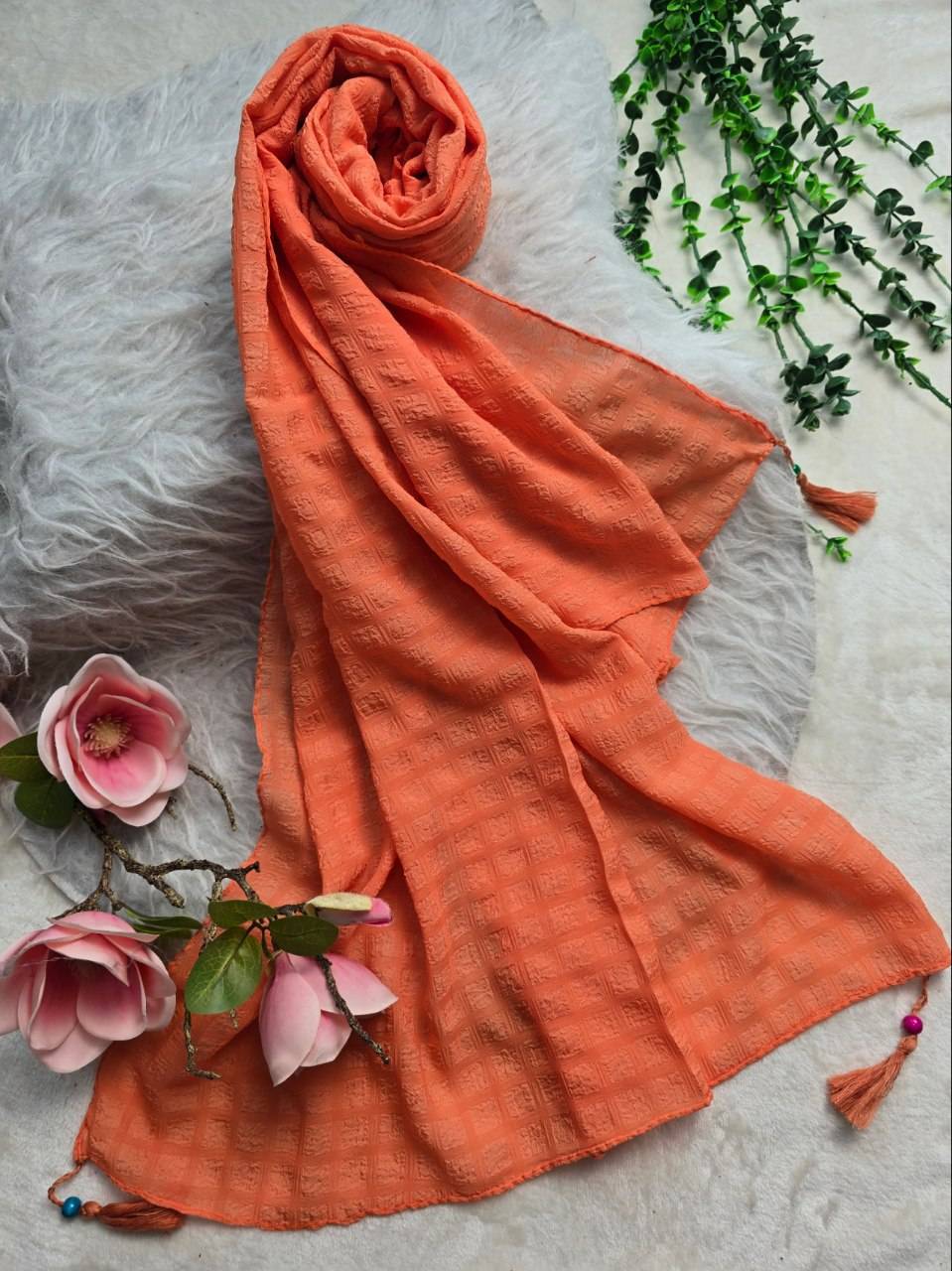 شال مهلقا نخ حریر درجه یک خنک و تابستونی در رنگبندی زیبا 🎀 🎀 کد ۱۳۰۹۵ ستشو