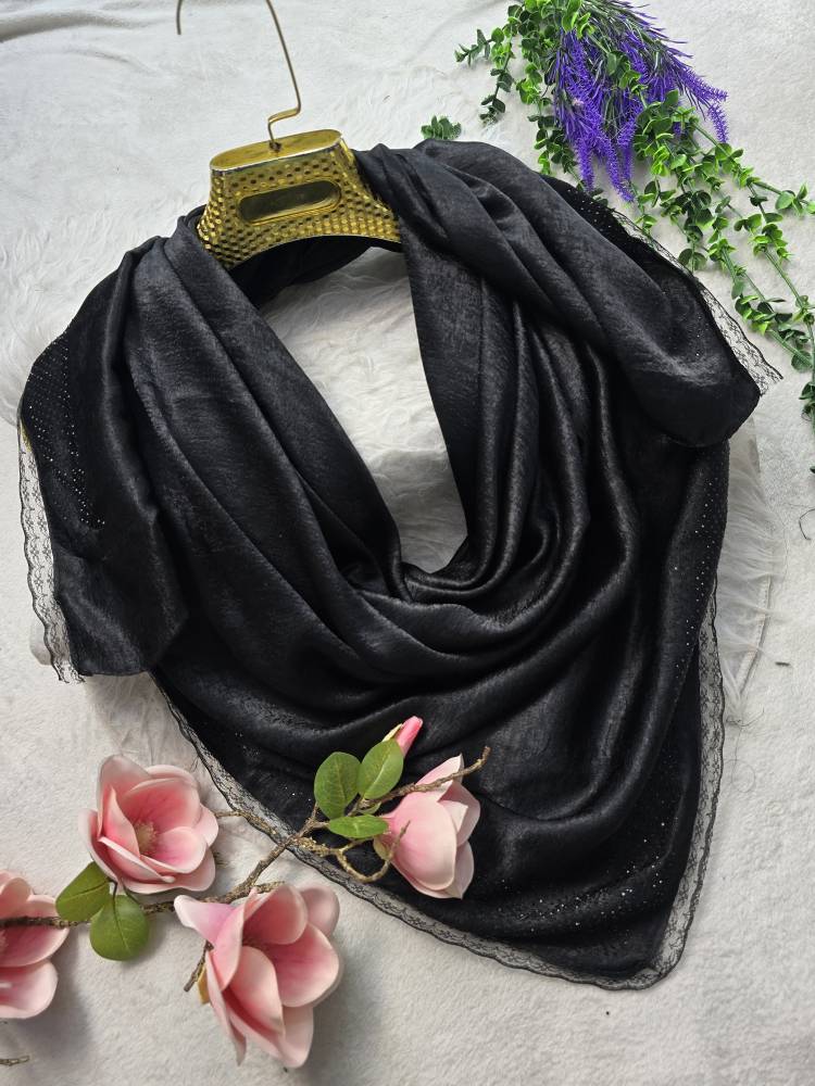 روسری یاقوت زیبا وشیک ایستایی عاااالی تکرنگ مشکی 🥰🥰کد۱۵۲۹۶ ستشو