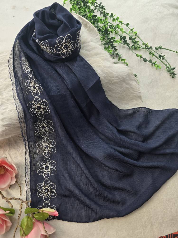 شال گلدوزی گلاب زیبا وشیک خاص و جذاب در رنگبندی 🥰🥰کد۱۳۳۸۰ ستشو