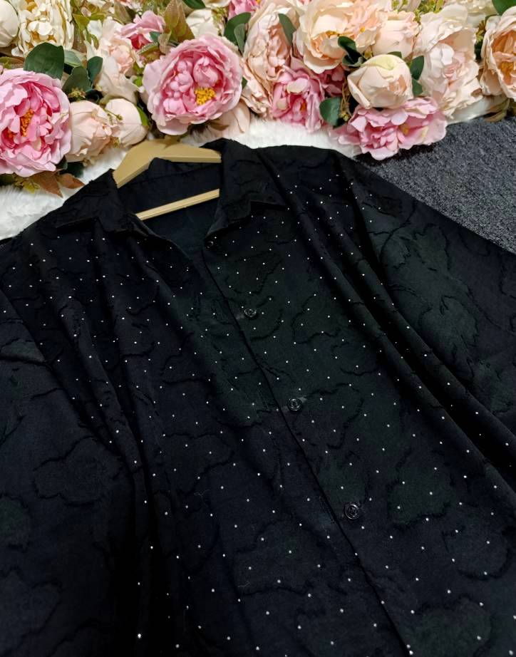 شومیز نگین السا زیبا وجذاب تنخور عالی تکرنگ مشکی 🎀 🎀 کد ۱۰۴۱۴ مدلند