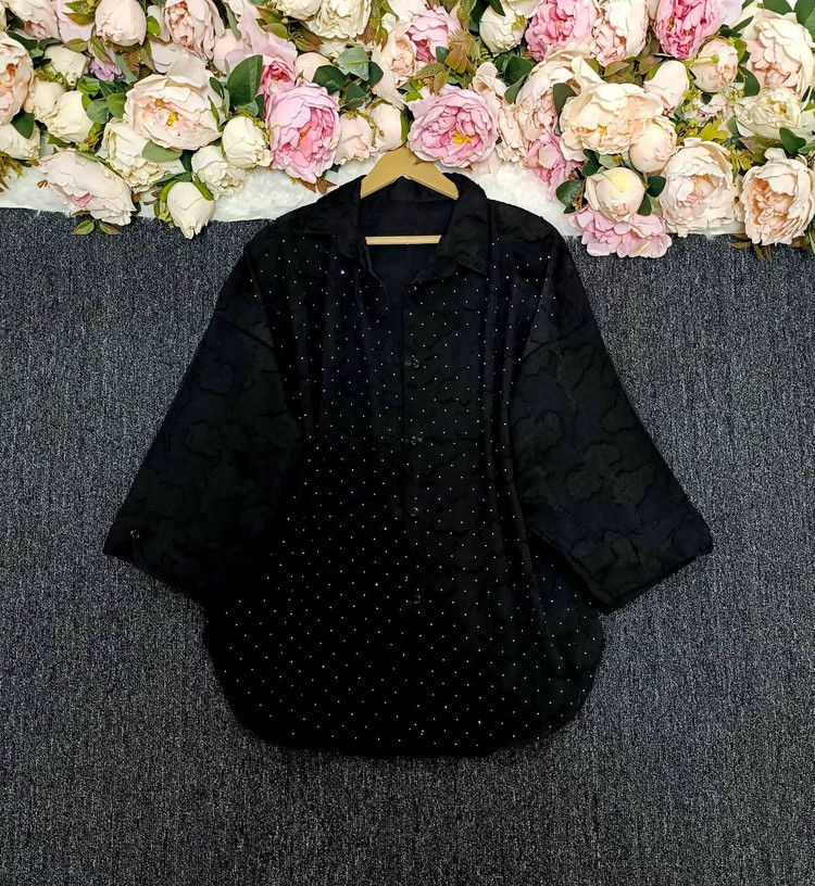 شومیز نگین السا زیبا وجذاب تنخور عالی تکرنگ مشکی 🎀 🎀 کد ۱۰۴۱۴ مدلند