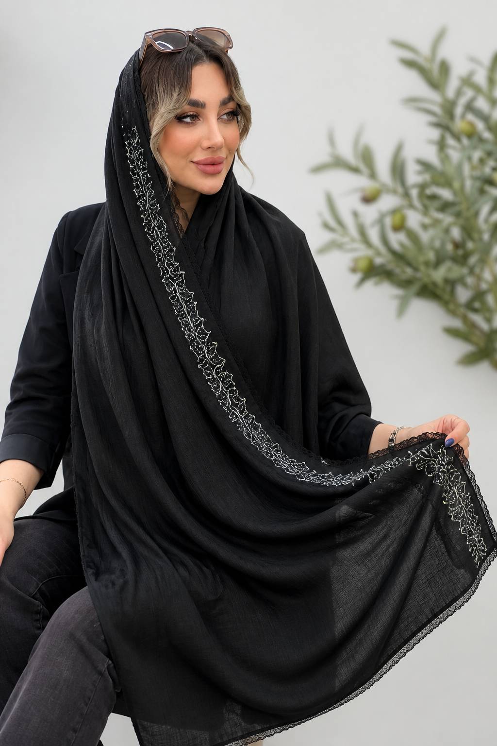 شال گلدوزی گلاب زیبا وشیک خاص و جذاب در رنگبندی 🥰🥰کد۱۳۳۸۰ ستشو