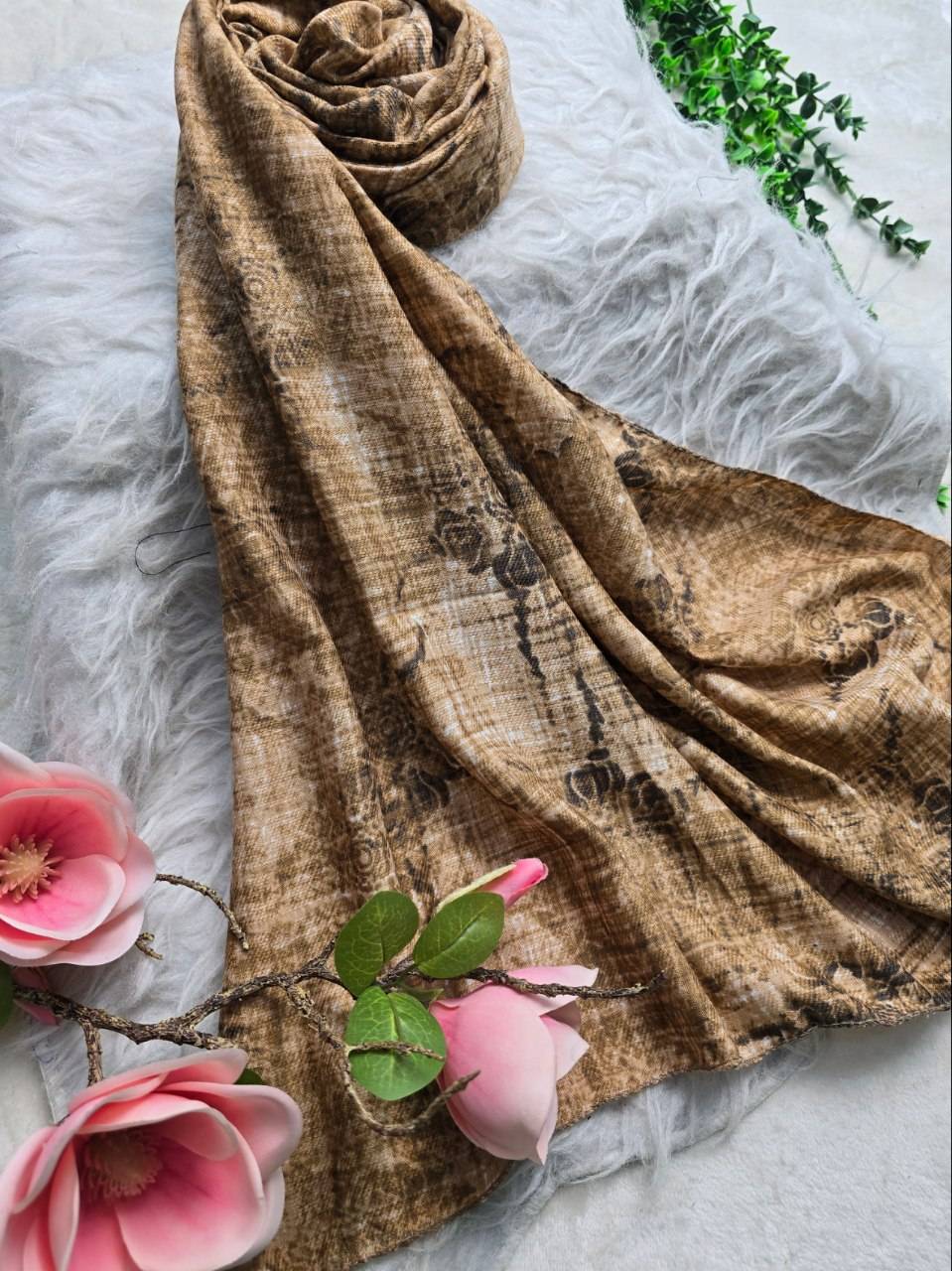 شال مینیاتور زیبا وجذاب کیفیت درجه یک تک رنگ نسکافه ای 🎀 🎀 کد۱۲۷۷۲ ستشو