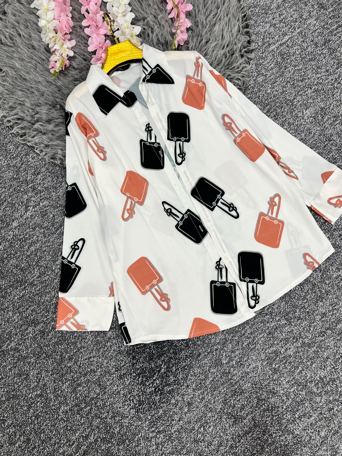 شومیز کیف 👜 👜 بوگاتی اعلا تنخور عالی وشیک در رنگ بندی 🌈 🌈 کد ۹۹۹۲ راشین