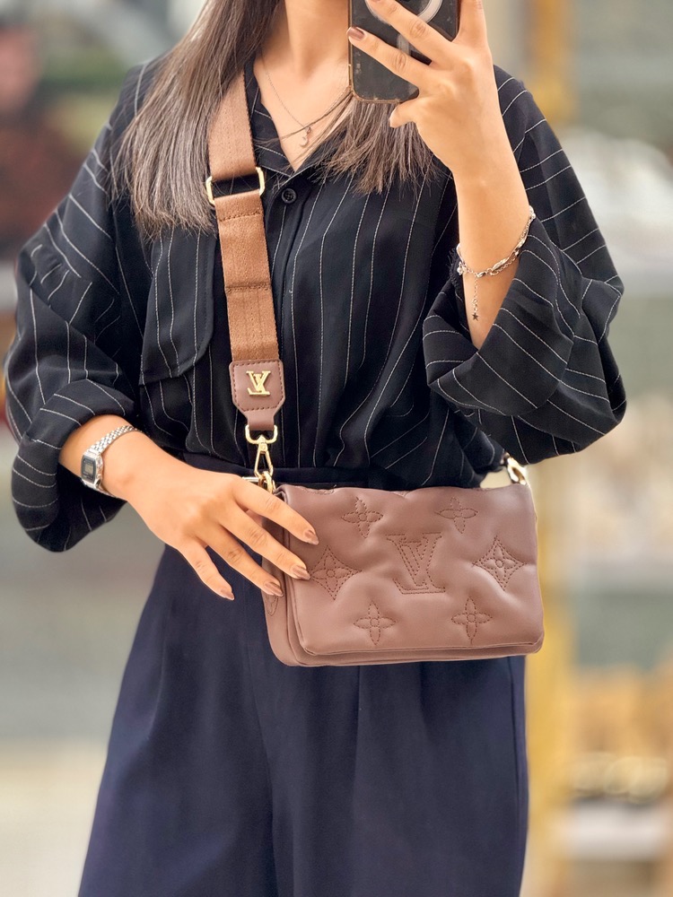 کیف گلدوزی ال وی 022 ابعاد21/13 💯🌈🛍ویدا