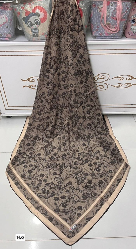 روسری گل ریز در رنگ بندی زیبا و شیک 🥰🎀کد18158 ماه بانو