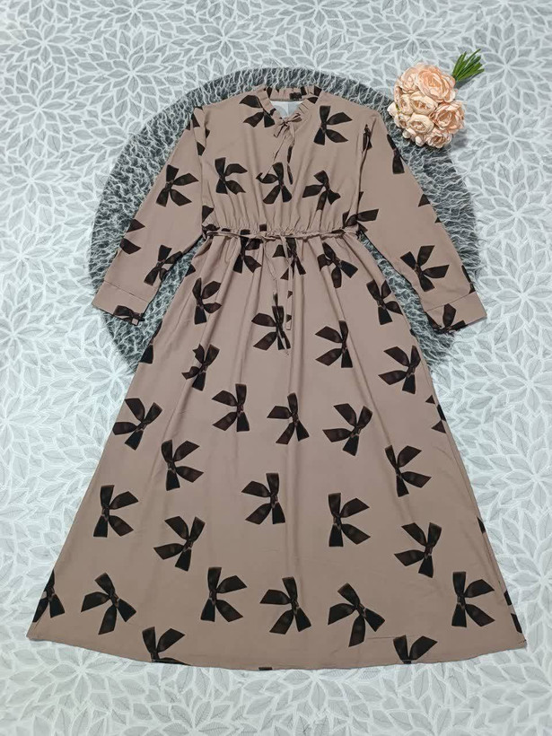 پیراهن یقه چین پاپیون موکا سبک وخنک مناسب فصل تکرنگ 🥰🥰کد۱۹۷۱۳ دلتا
