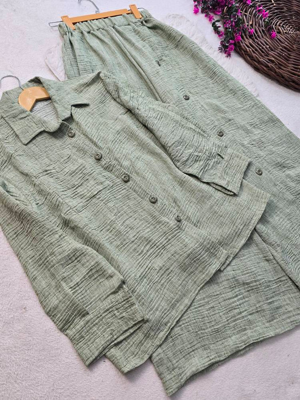 ست شومیز شلوار نورا زیبا وجذاب تنخور عالی در رنگبندی 🥰🥰کد۲۱۱۱۷ ستشو