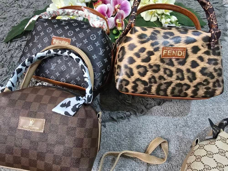 کیف مژگان چرمی با کیفیت 💯🌈🎀۱۶۴۰۵ نفیس