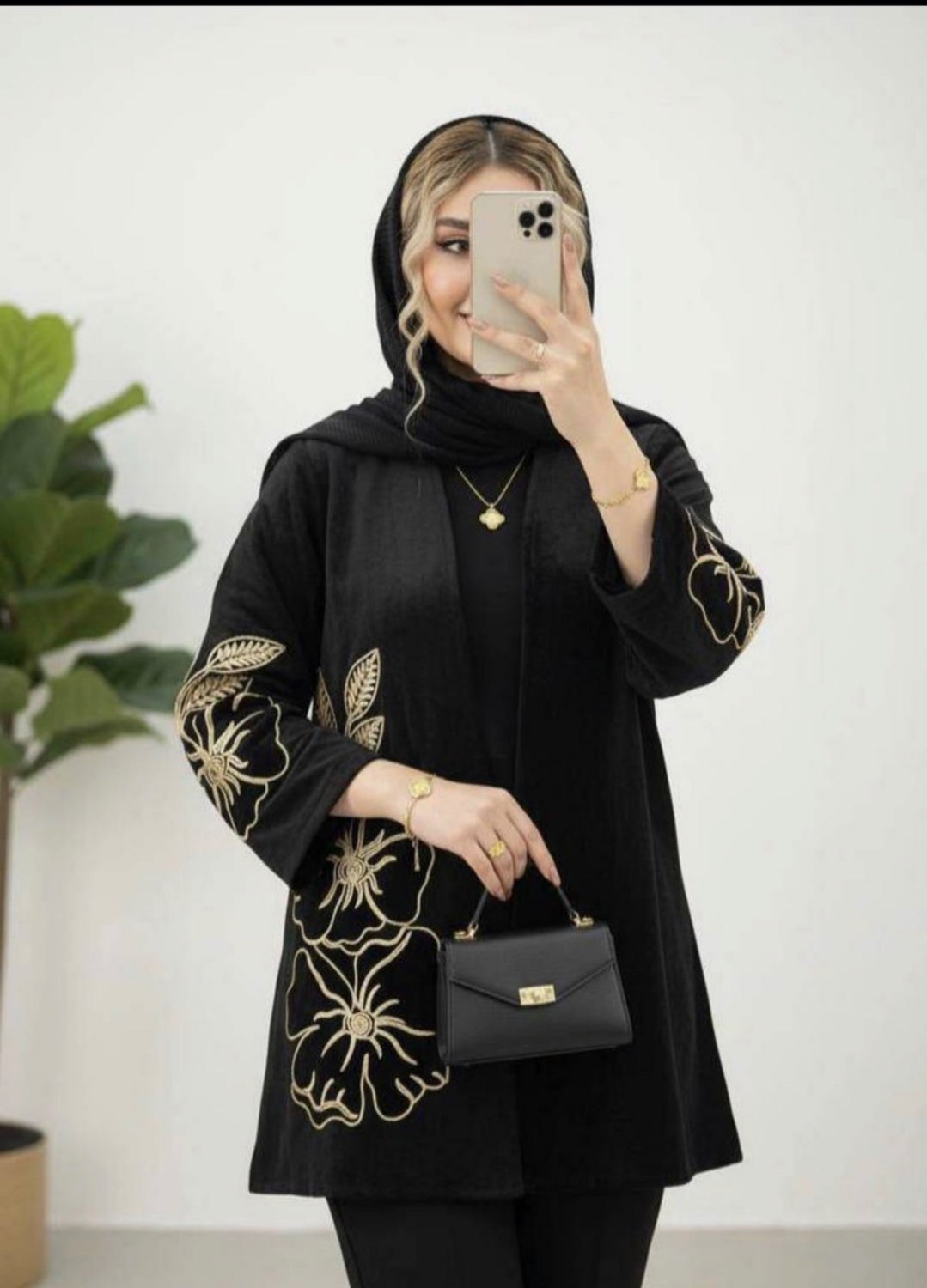 مانتو گلرخ مخمل شنل اعلا تنخور عالی تکرنگ مشکی 🎀 🎀 کد ۱۶۲۷ راشین