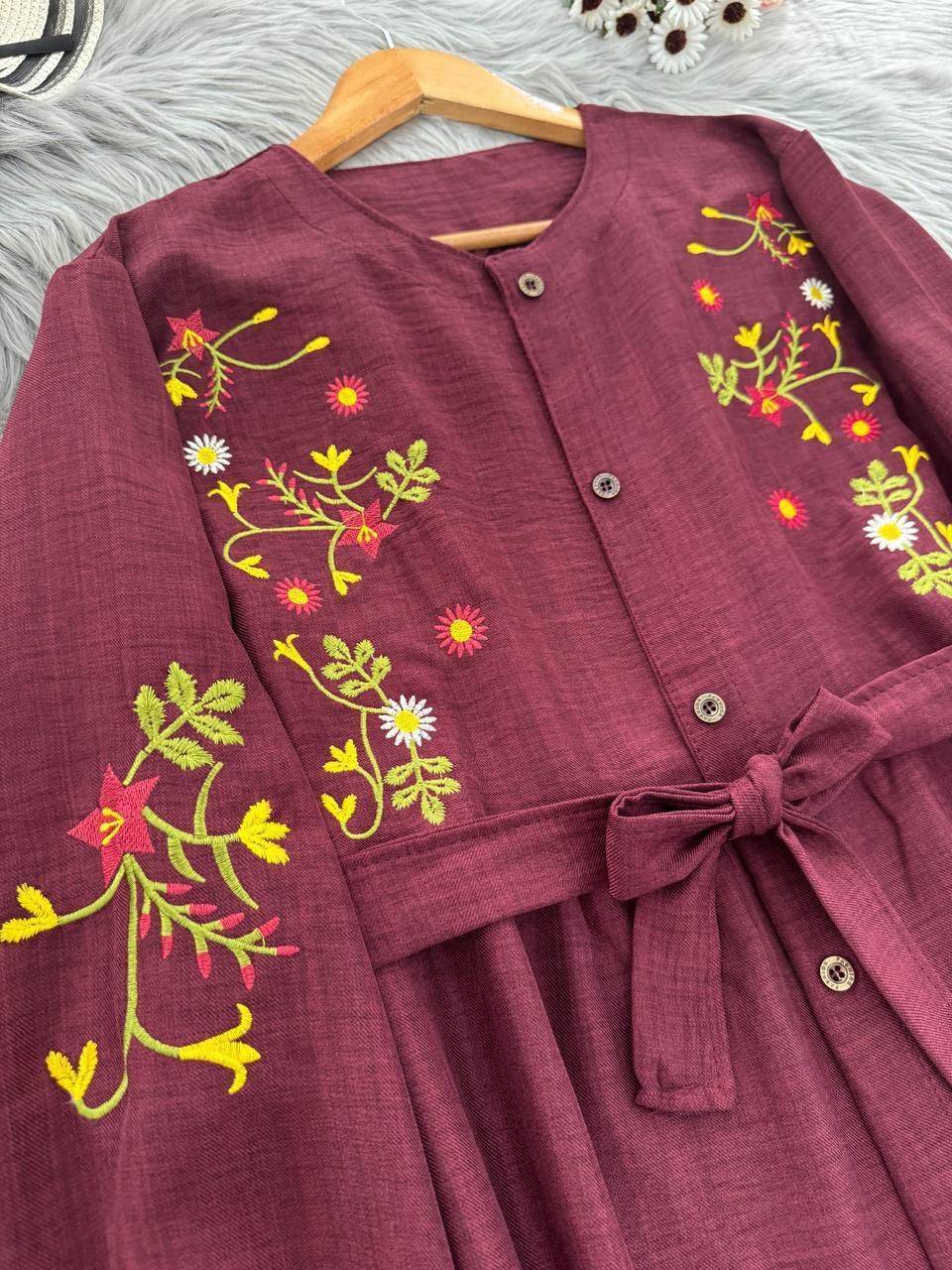 مانتو گلدوزی باران 🌿با پارچه شانتون درجه یک و رنگ بندی ✅والی7331