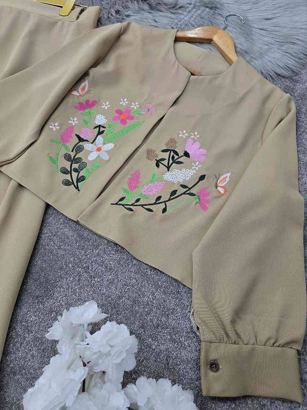 ست کت و دامن دلارام🌿 با رنگ بندی و کیفیت عالی ✅والی13157