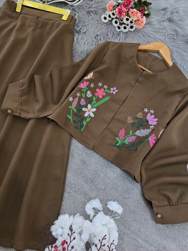 ست کت و دامن دلارام🌿 با رنگ بندی و کیفیت عالی ✅والی13157